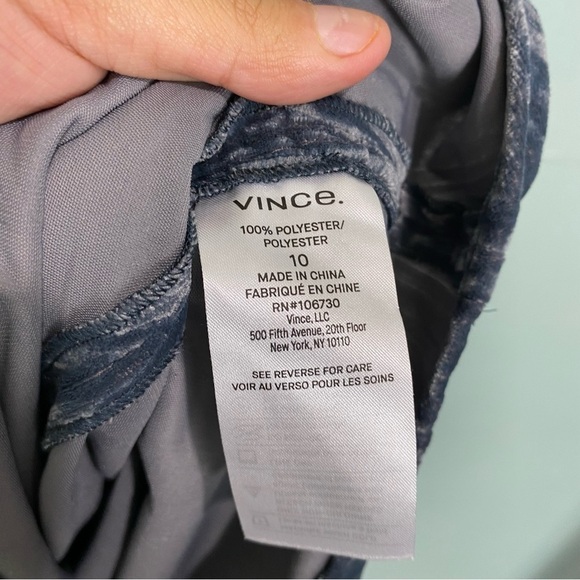 Vince Ruched Panel V Neck Pleated Velvet Dress Blue Sz 10 Midi‎ Sleeveless - Picture 4 of 5